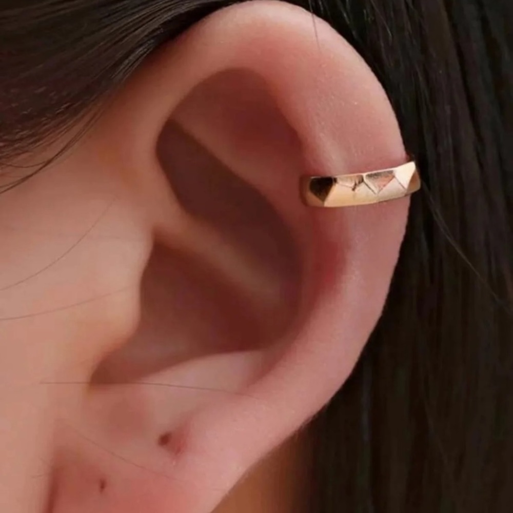MAKE OFFER $25 Minimalistic Ear Cuff